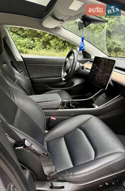 Седан Tesla Model 3 2019 в 