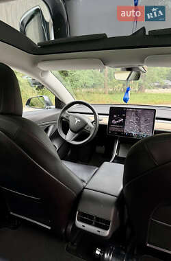 Седан Tesla Model 3 2019 в 