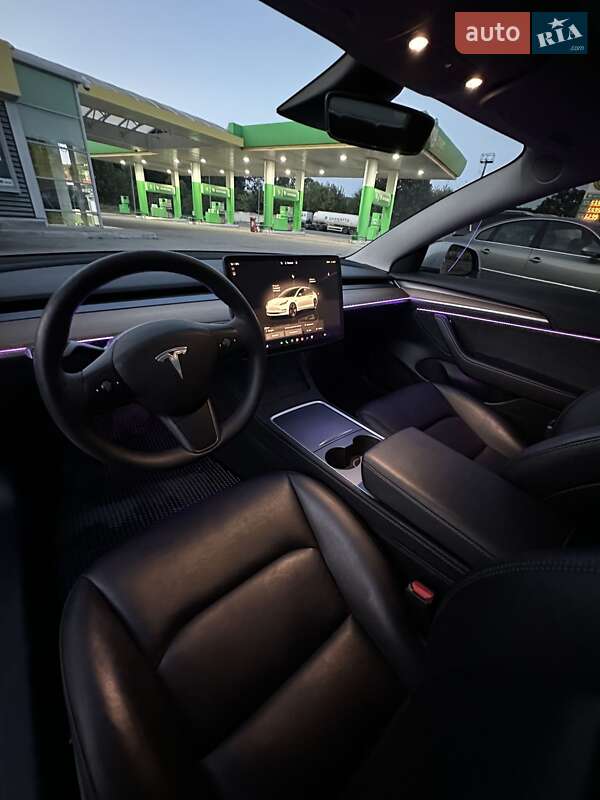 Седан Tesla Model 3 2023 в Знам'янці