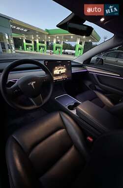 Седан Tesla Model 3 2023 в 