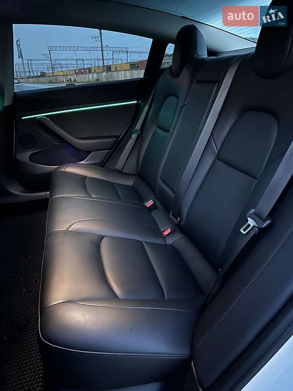 Седан Tesla Model 3 2023 в Знам'янці
