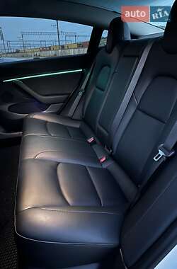 Седан Tesla Model 3 2023 в 