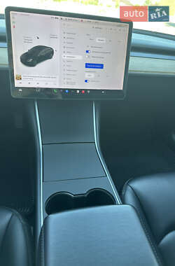 Седан Tesla Model 3 2017 в 