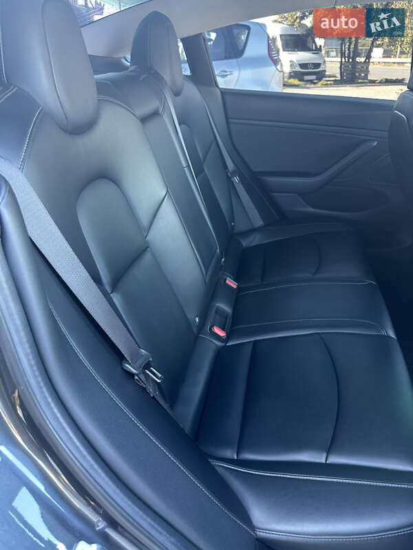 Седан Tesla Model 3 2017 в Вінниці