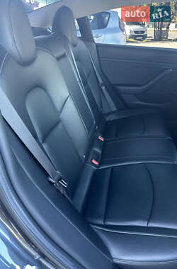 Седан Tesla Model 3 2017 в 