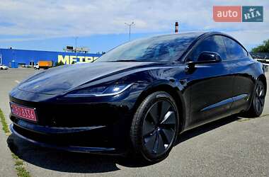 Седан Tesla Model 3 2024 в 
