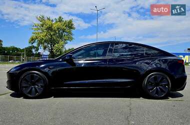 Седан Tesla Model 3 2024 в 