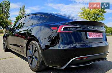 Седан Tesla Model 3 2024 в 