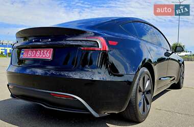 Седан Tesla Model 3 2024 в 