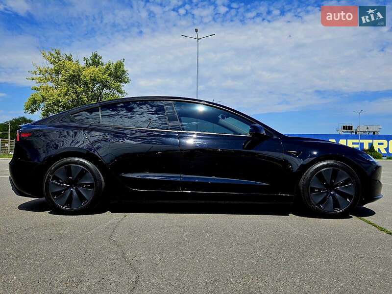 Седан Tesla Model 3 2024 в Днепре