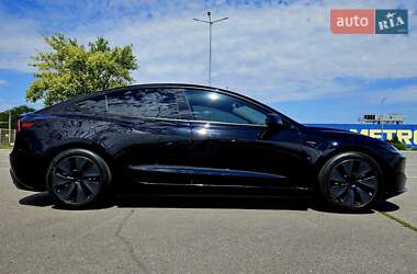 Седан Tesla Model 3 2024 в 