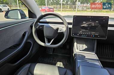 Седан Tesla Model 3 2024 в 