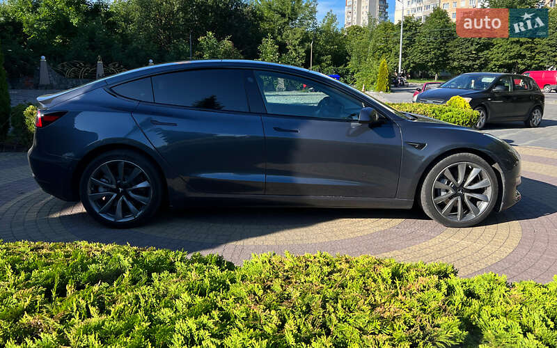 Седан Tesla Model 3 2020 в Львові
