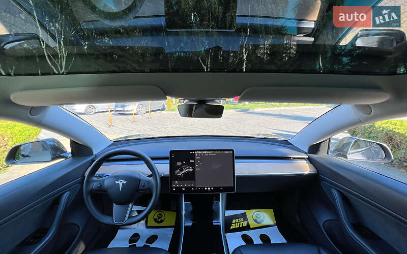 Седан Tesla Model 3 2020 в Львові
