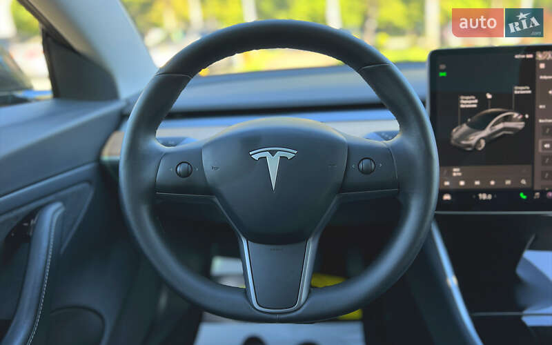 Седан Tesla Model 3 2020 в Львові