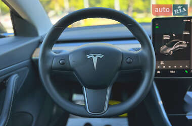 Седан Tesla Model 3 2020 в 
