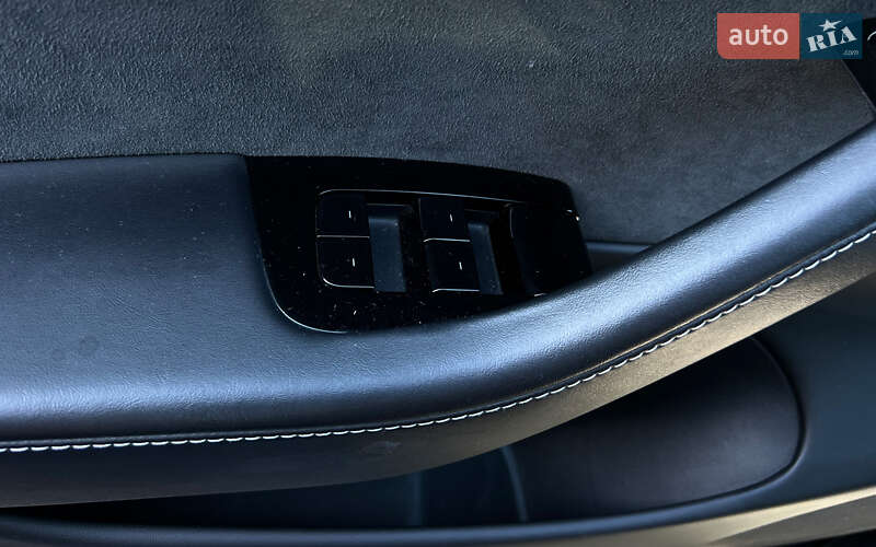 Седан Tesla Model 3 2020 в Львові