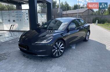 Седан Tesla Model 3 2024 в 