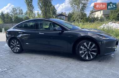 Седан Tesla Model 3 2024 в 