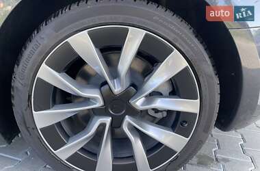 Седан Tesla Model 3 2024 в 