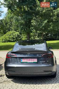 Седан Tesla Model 3 2023 в 