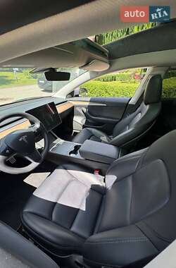 Седан Tesla Model 3 2023 в 