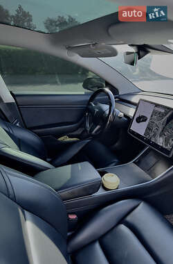 Седан Tesla Model 3 2018 в 