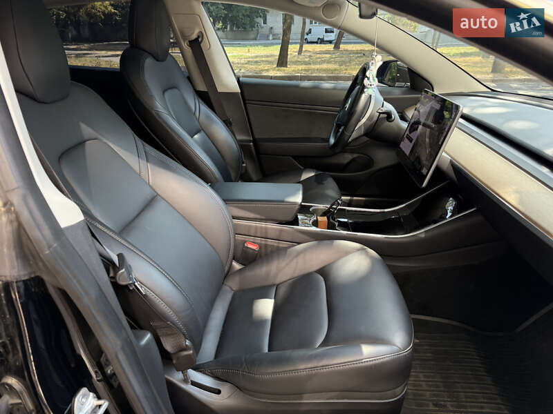 Седан Tesla Model 3 2019 в Николаеве