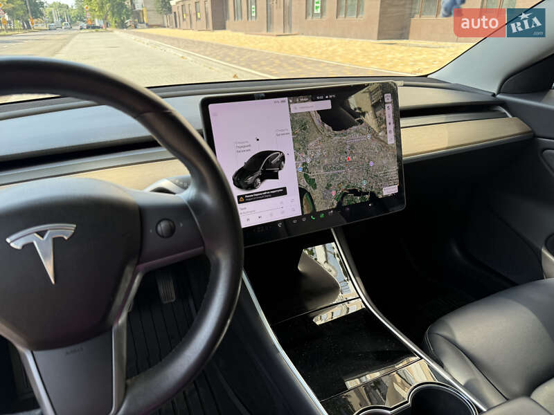 Седан Tesla Model 3 2019 в Николаеве