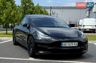 Седан Tesla Model 3 2022 в Мукачево