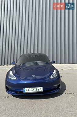 Седан Tesla Model 3 2022 в 