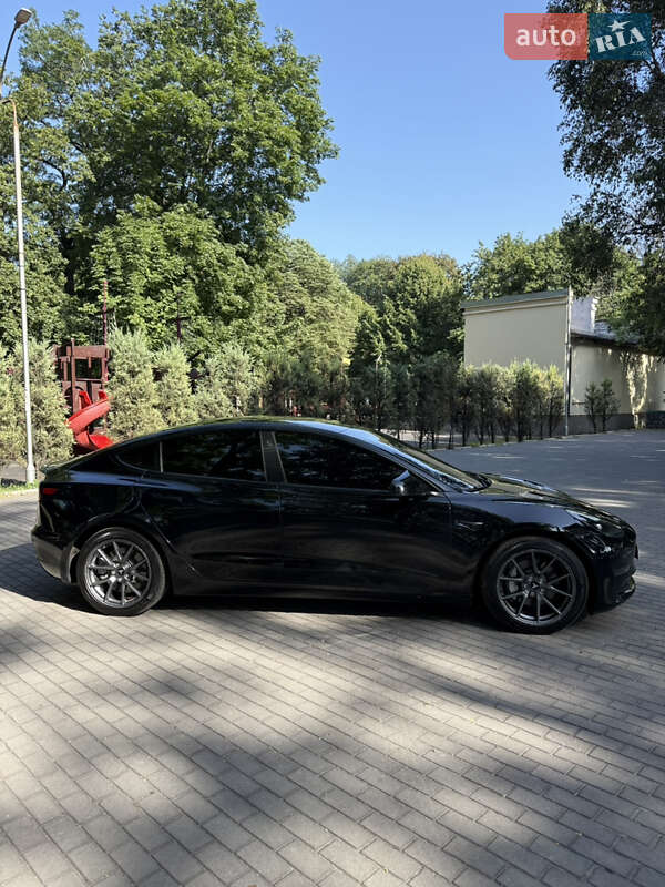 Седан Tesla Model 3 2021 в Каменском