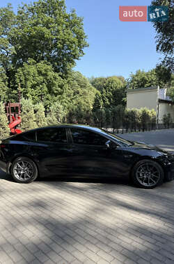 Седан Tesla Model 3 2021 в 