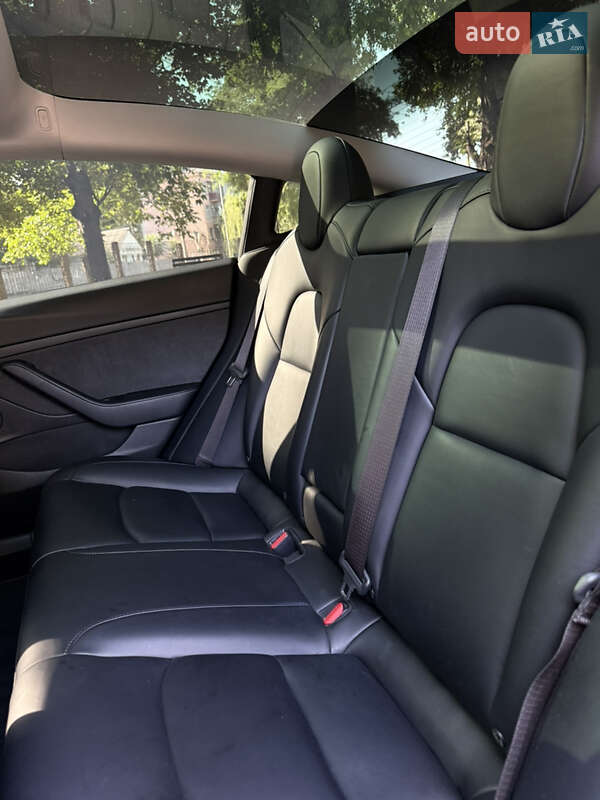 Седан Tesla Model 3 2021 в Каменском