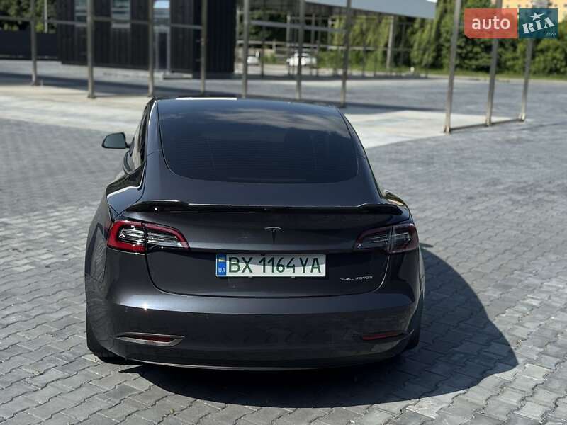 Седан Tesla Model 3 2022 в Киеве
