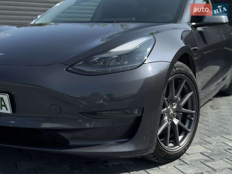 Седан Tesla Model 3 2022 в Киеве