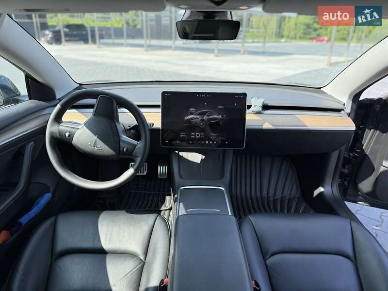 Седан Tesla Model 3 2022 в Киеве