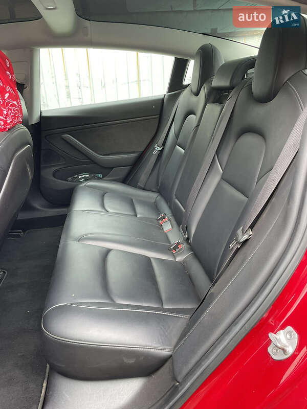 Седан Tesla Model 3 2019 в Сумах