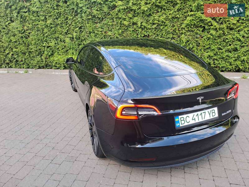 Седан Tesla Model 3 2021 в Львові