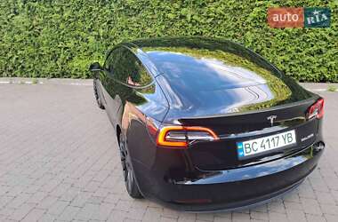 Седан Tesla Model 3 2021 в 