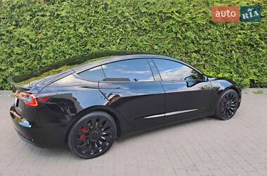 Седан Tesla Model 3 2021 в 