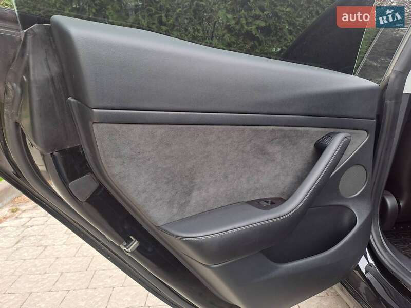 Седан Tesla Model 3 2021 в Львові
