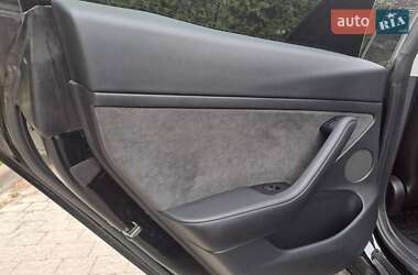 Седан Tesla Model 3 2021 в 