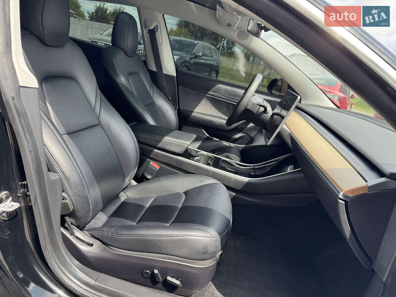 Седан Tesla Model 3 2019 в Луцке