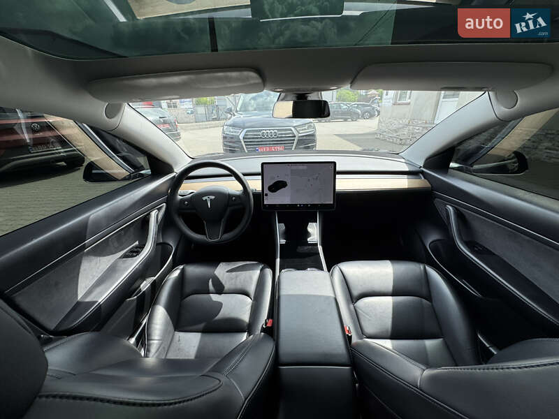 Седан Tesla Model 3 2019 в Луцке