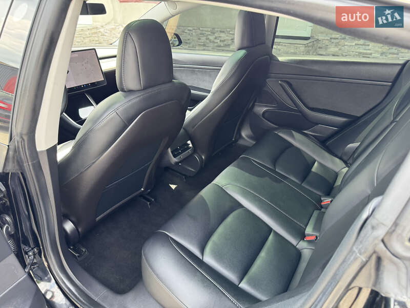 Седан Tesla Model 3 2019 в Луцке