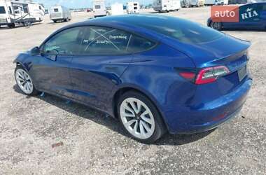 Седан Tesla Model 3 2022 в 