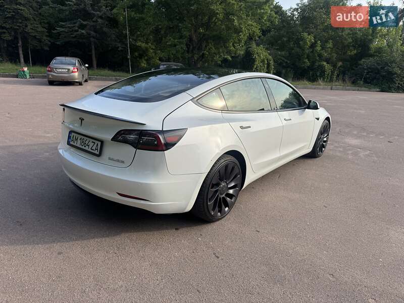 Седан Tesla Model 3 2021 в Житомире