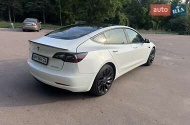 Седан Tesla Model 3 2021 в 