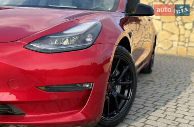 Седан Tesla Model 3 2021 в 